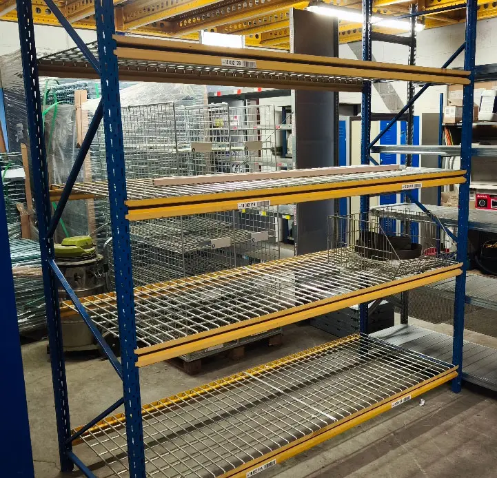 Rayonnage Mi-lourd Stow d'occasion 4 Niveaux Platelages grillagés Occasion