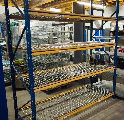 Rayonnage Mi-lourd Stow d'occasion 4 Niveaux Platelages grillagés Occasion